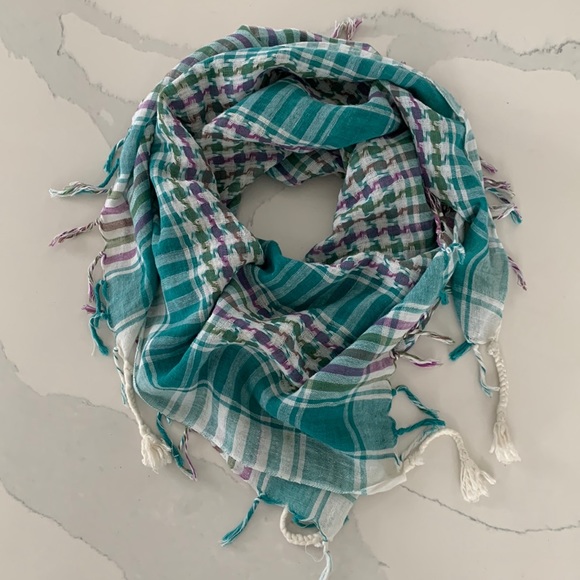 Scarf - Picture 1 of 6